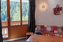 Thabor - Thabor woonkamer met eettafel en balkon
